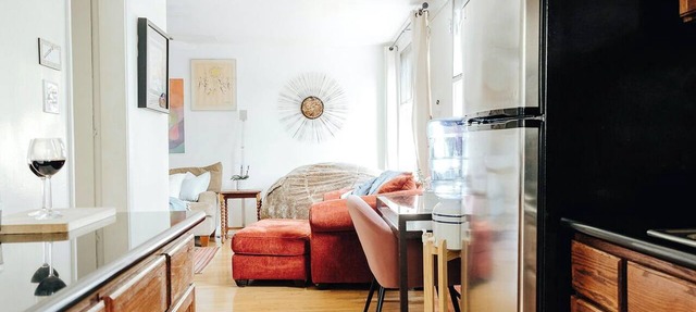 Walk to Rodeo Drive and the Stylish Shops and Restaurants - Comfy One-Bedroom