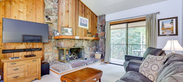 Walk to Shops & Dining! Winter Park Condo w/Pool