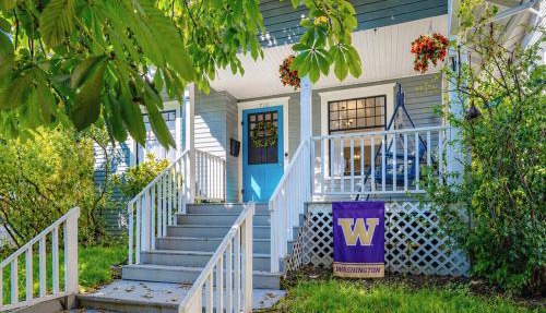 Walk to UW and Light Rail 3BR Seattle Craftsman With AC Gym 2 Gated Parking Spots and Security