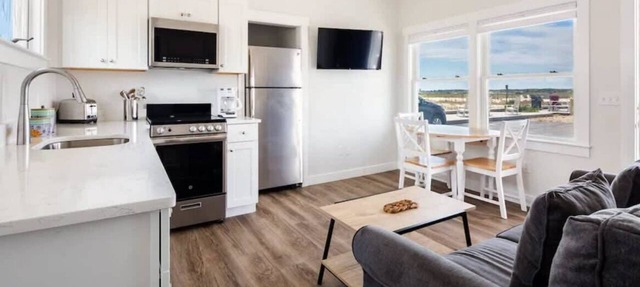 Water's edge renovated Condo with Marina Views