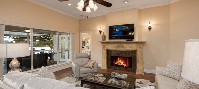 Waterfront 5BR Retreat 114 Near the French Quarter & New Orleans w/Boat Dock