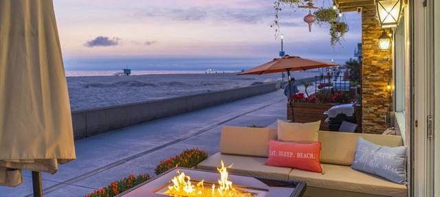 "Waterfront Bliss: The Envy of Every Traveler" 3X Hall of Fame Accommodations