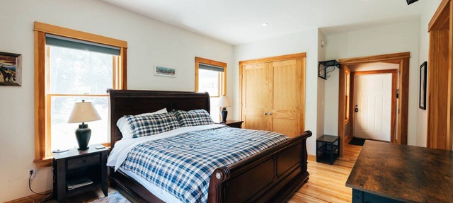 Waterfront Couples Retreat w/Porch, Private Patio, Freeport, Near LL Bean