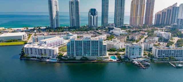 Waterfront Luxury 2-Bedroom Condo Sunny Isles Beach