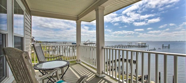 Waterfront New Orleans Home w/Private Dock & Pier