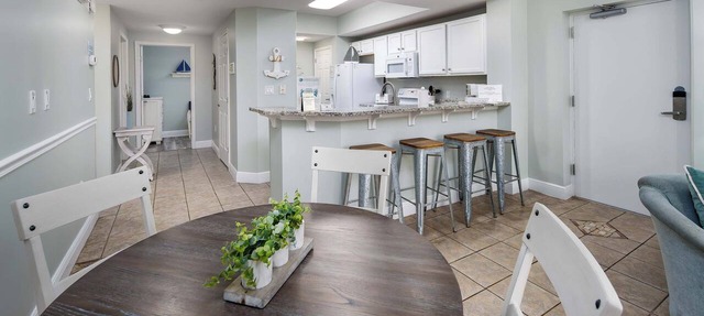Waters Edge 102, Large 1st floor condo/🏖️Beach Service