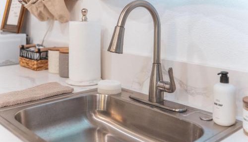 Welcoming Claremont Studio With Private Yard and Pool Spa