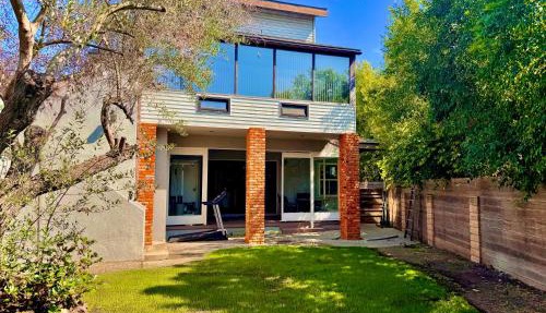West LA - Family House & Private Yard - 10 mins from LAX & Beach