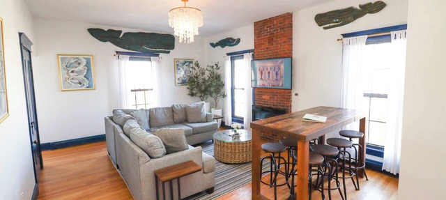 WestEnd Large Penthouse walk to Old Port w/Parking