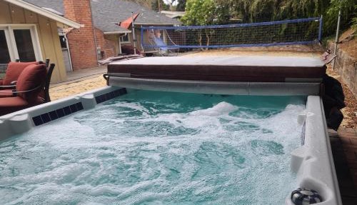 Westside Retreat w Yard, Grill, Hot Tub, Near Sofi Stadium, LAX, and the Beach