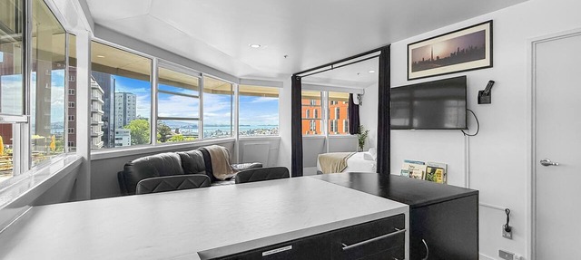 Whitaker Wish | Spacious, City Apt with Sea View