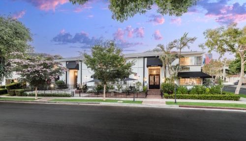 Wilshire Crest Hotel
