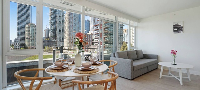 Yaletown Condo: Modern 1BR+Den | Air Conditioning | Free Parking | Seawall