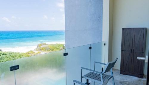 Yaxche Ocean View by Andiani