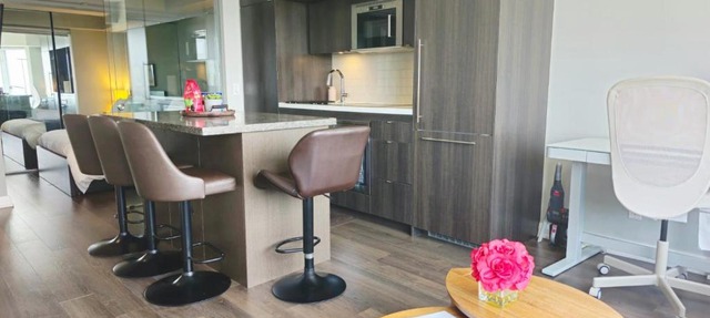 Yorkville's Premier 2-Bedroom, 2-Bath Suite
