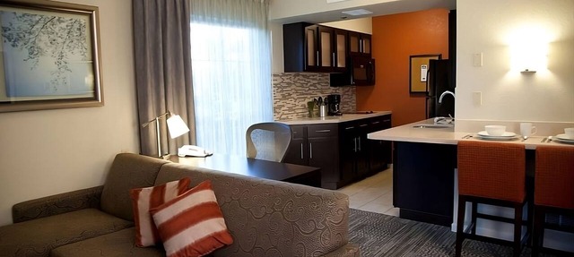 Your Home Away From Home! Onsite Pool, Free Breakfast, Parking