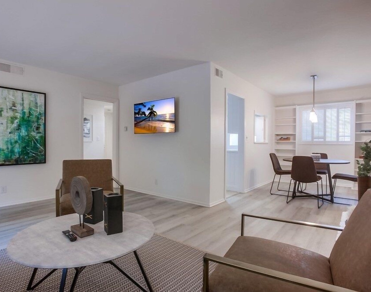 2 Dog Friendly Units + 2 Garages + Ocean 1 Block 1