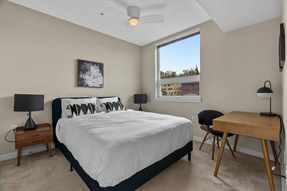 Cozy 1BR Apartment in Newcastle w/ Parking 1