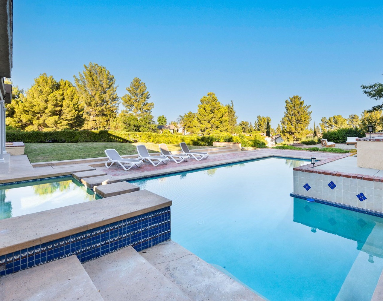 This house is a 4 bedroom(s), 3 bathrooms, located in Los Angeles, CA. 1