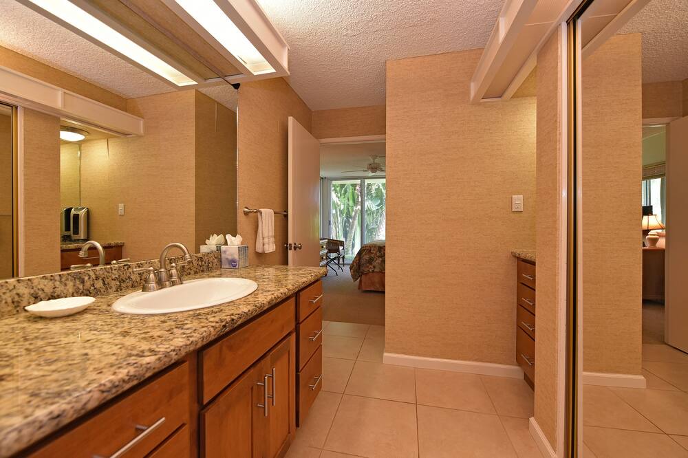 Maui's #1 KAANAPALI BEACH 4 BEDS, 1700 Sq feet D108 1