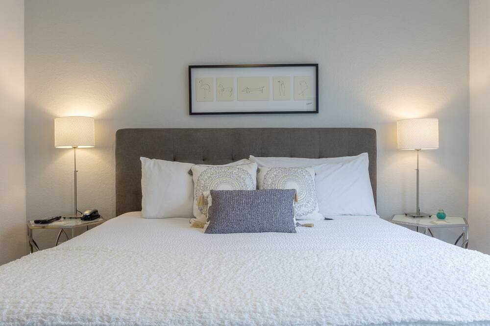 Elegant 3 Bdr 3.5 Bath Townhome At Vista Cay Resort fully equipped 1
