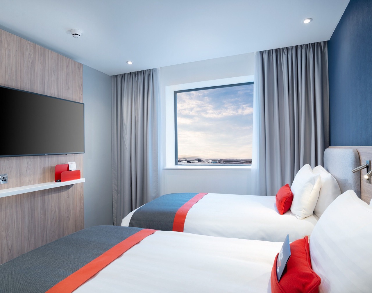 Holiday Inn Express London Heathrow T4 by IHG 1
