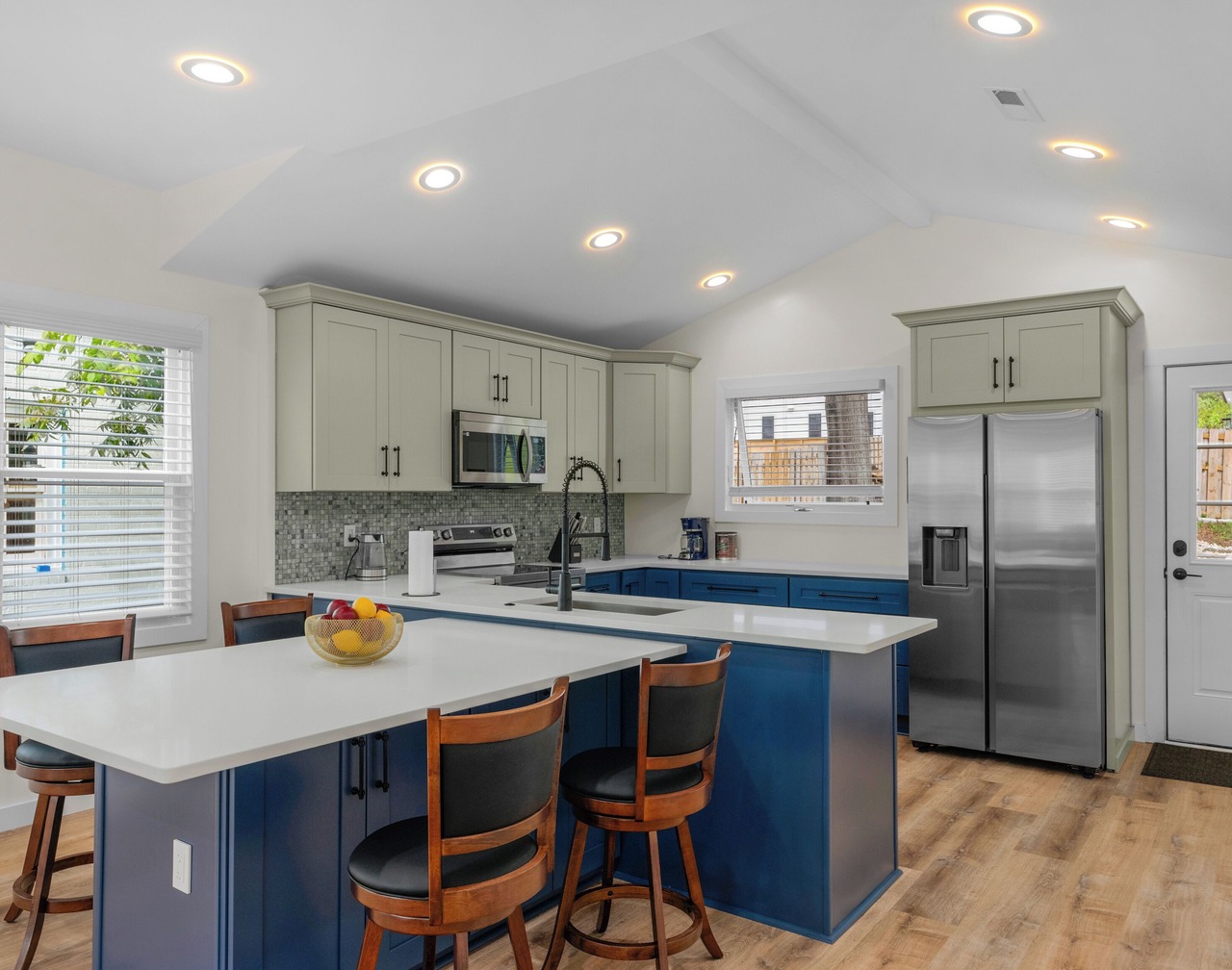 Stylish 4BR Haven Backyard and Fire Pit 1