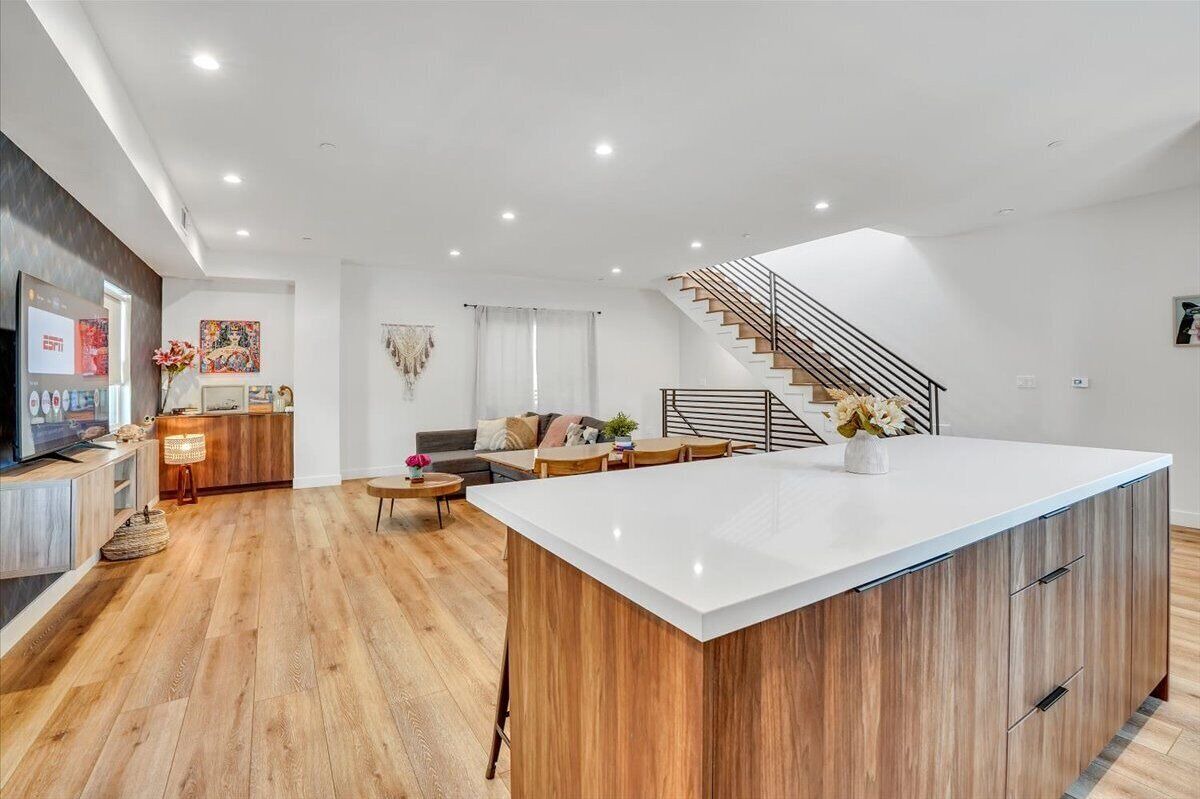Luxurious Townhome 1