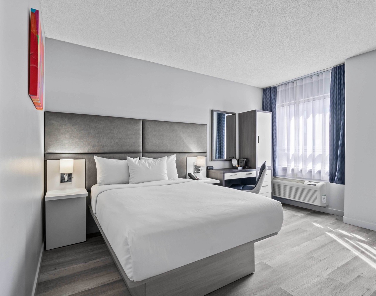 Travelodge Hotel by Wyndham Montreal Centre 1