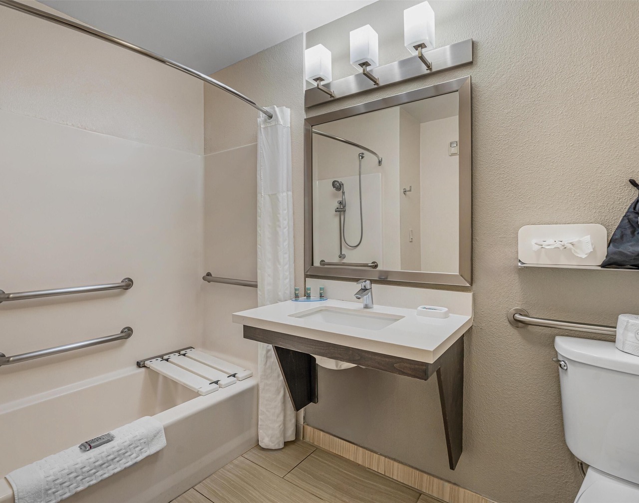 Best Western Valencia/Six Flags Inn & Suites 1