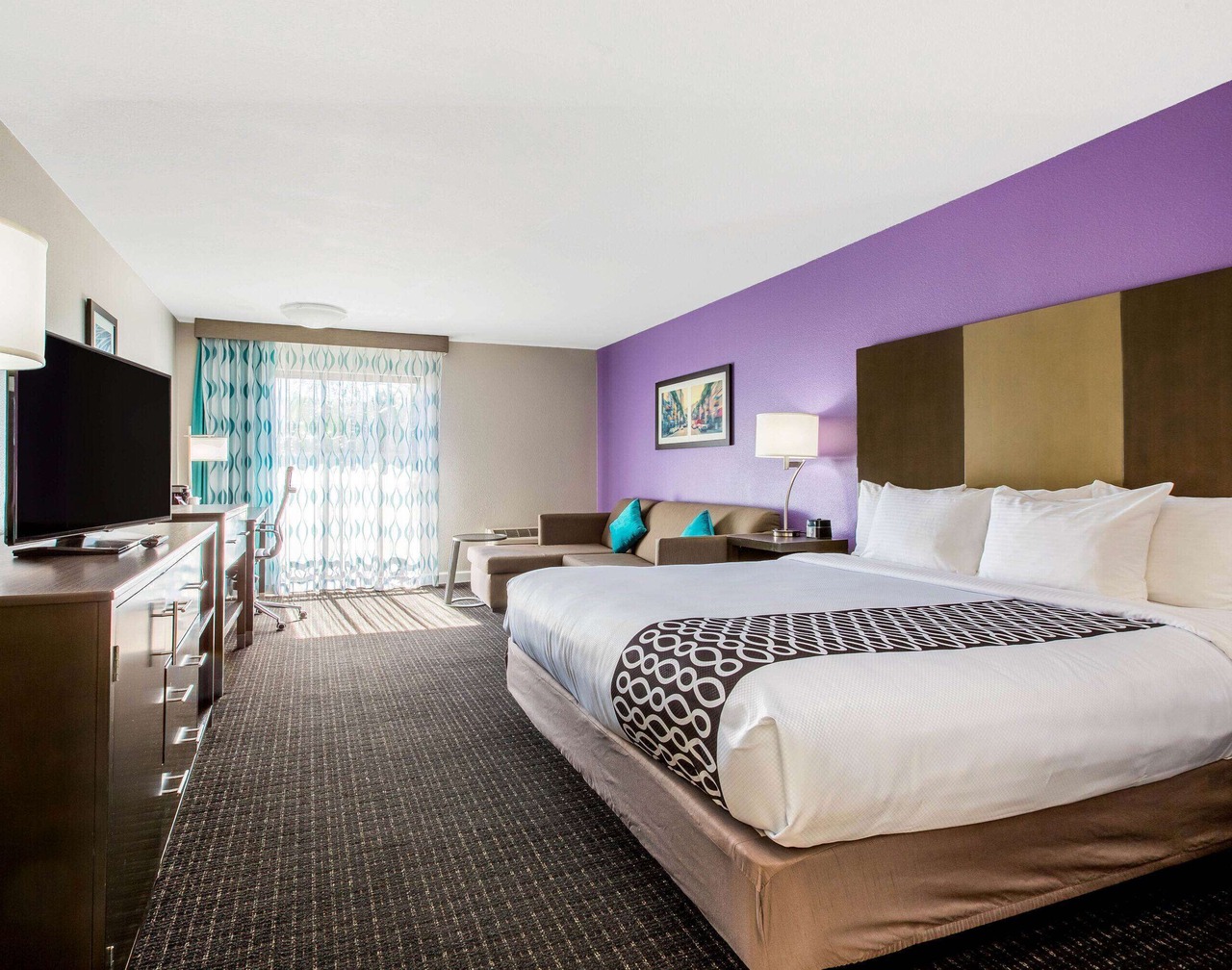 La Quinta Inn & Suites by Wyndham Pomona 1