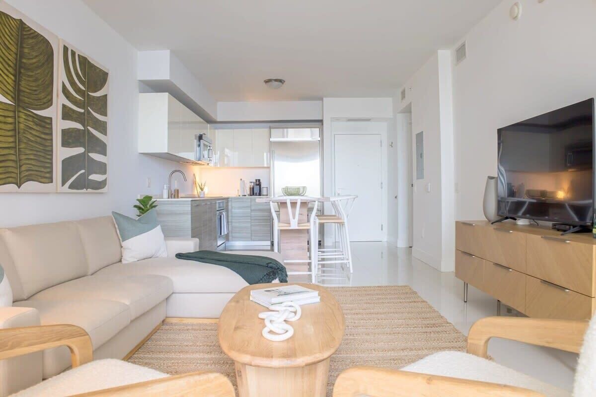 Brickell House, Sophisticated, Heart of Brickell 1