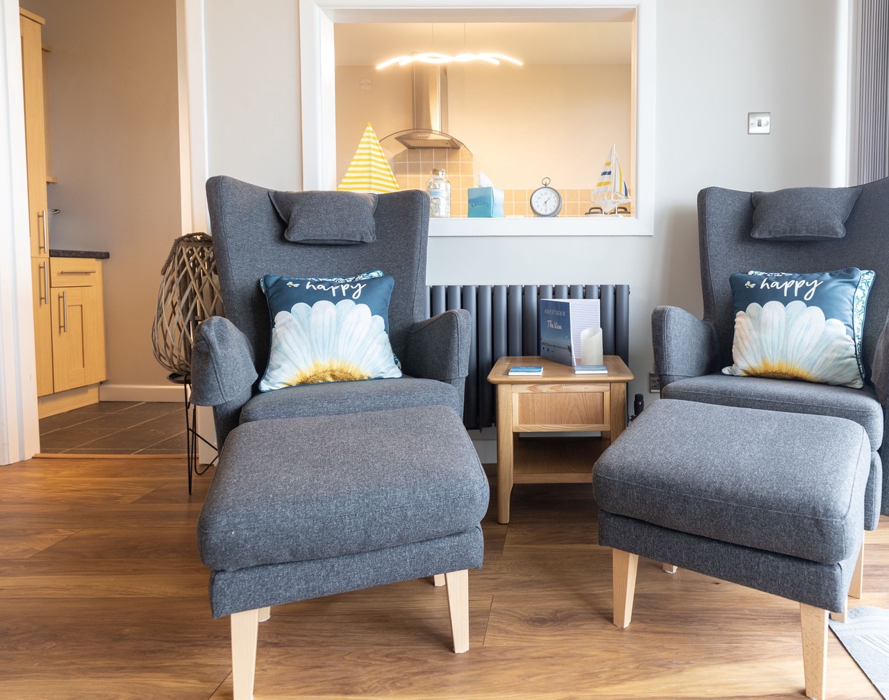The View - fantastic harbour views to Hengistbury Head and Mudeford Quay. 1