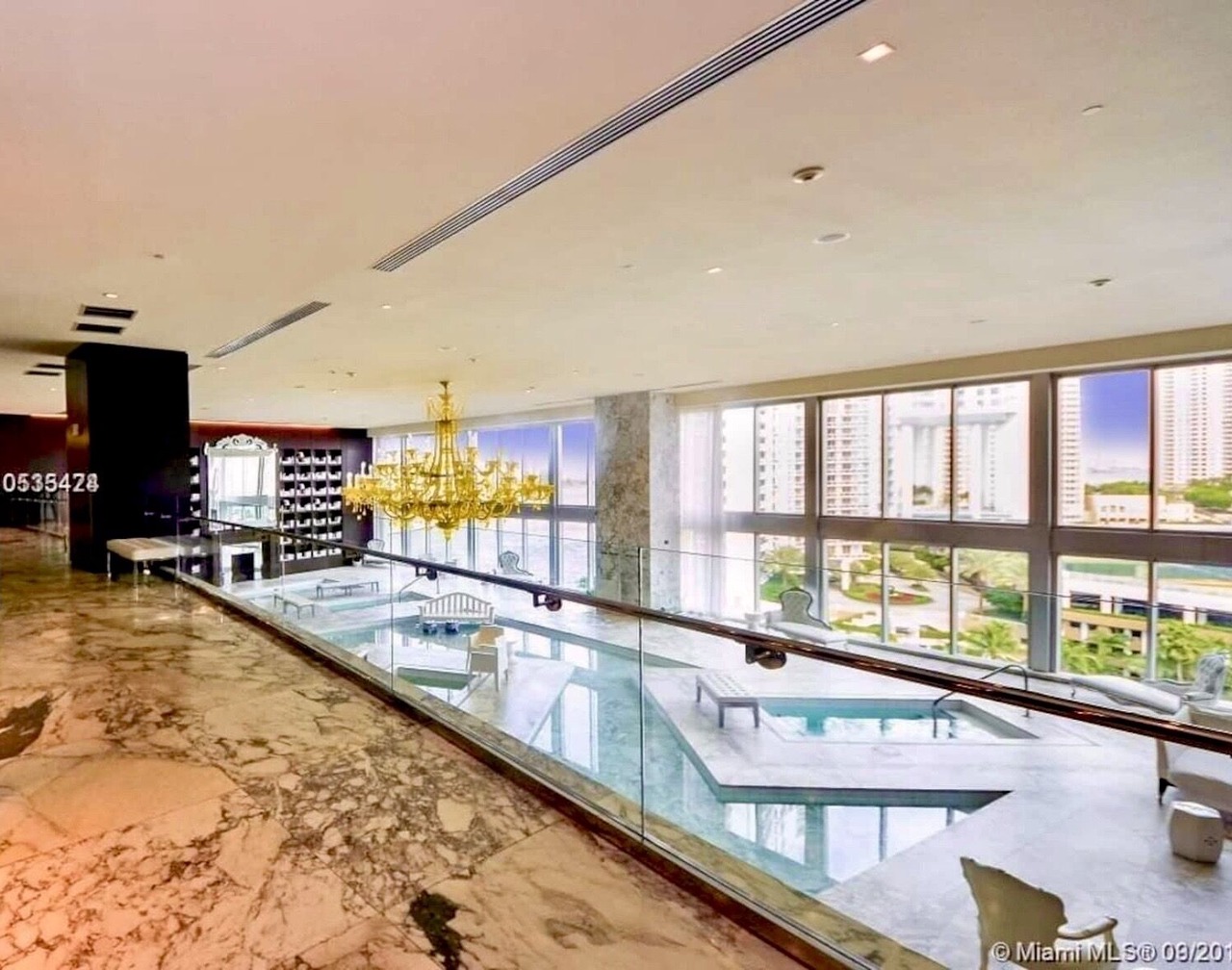 5-star HIGH floor corner hotel condo. City & Water Views. 2 bed & 2 full bath 1