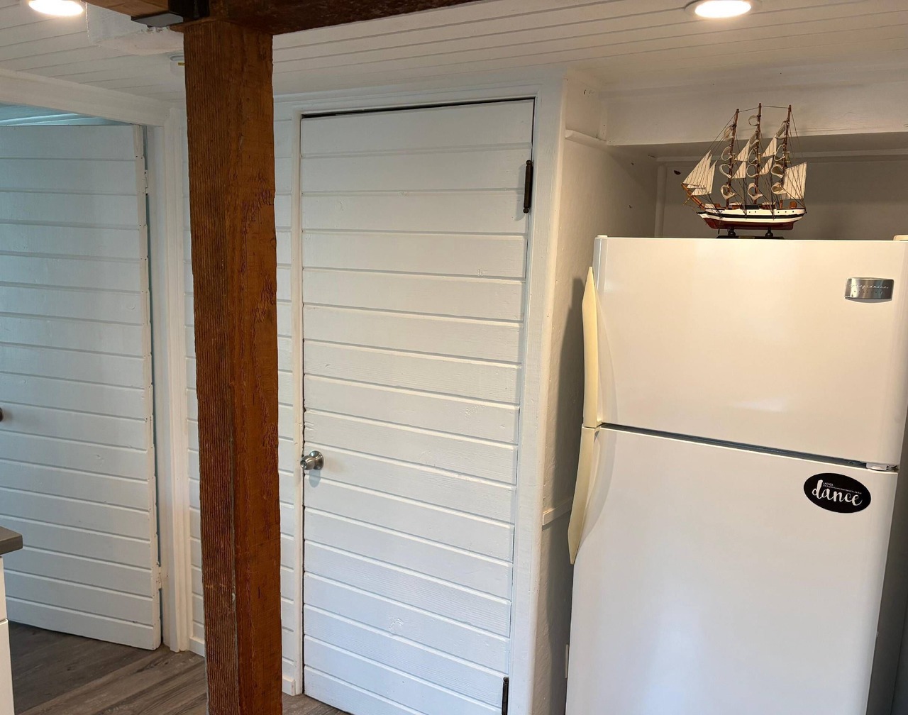 Gated Hollywood Hills Apt plus Washer/Dryer 1