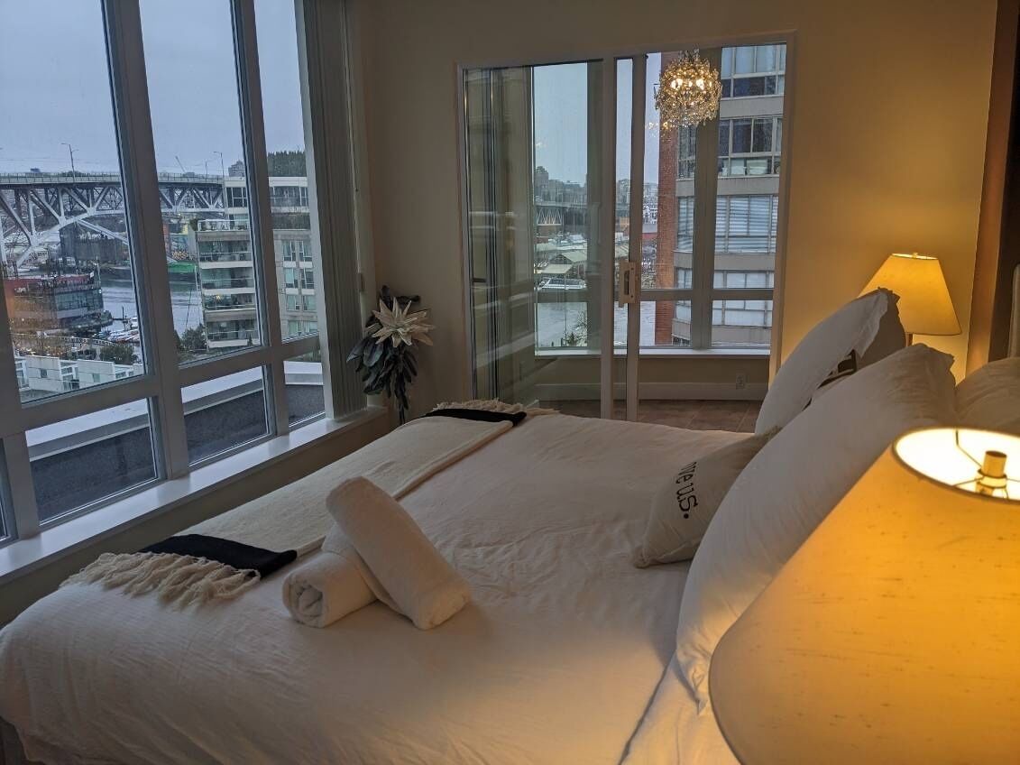 Rare Entire Penthouse Floor w/3 Separate Suites w/Jacuzzi | Views | Decks 1