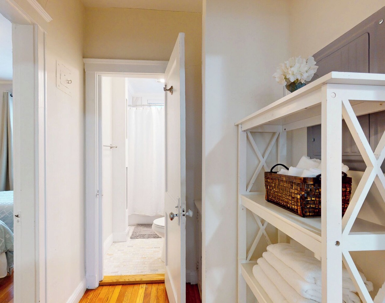 Steps to Longwood Medical,MBTA,Boston,shopping,pkg 1