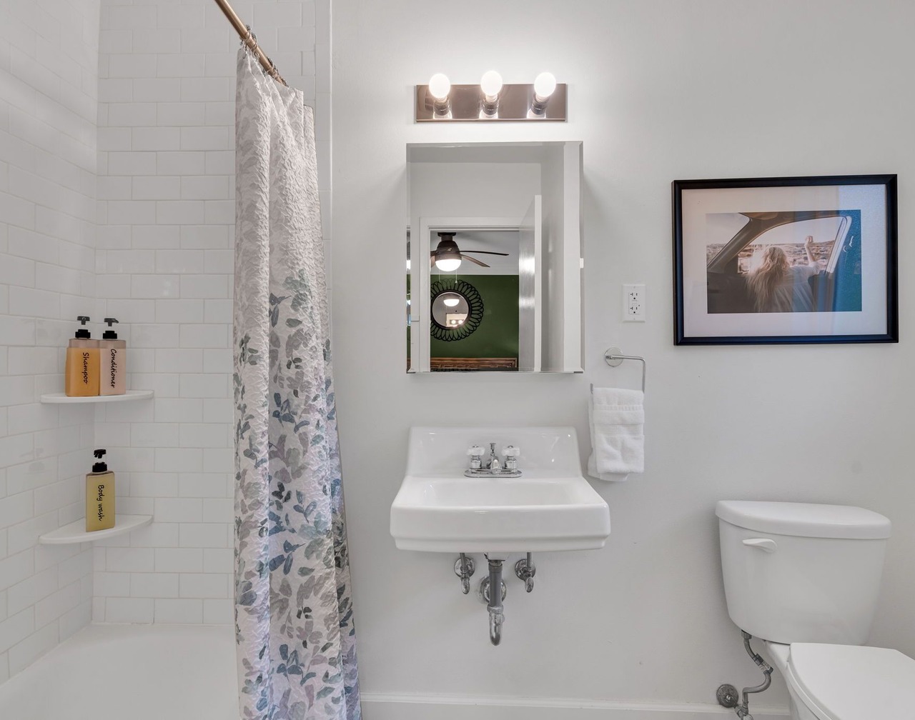 Charming Apt Close to the Garden District, Wi-Fi, Off-Street Parking, and More! 1