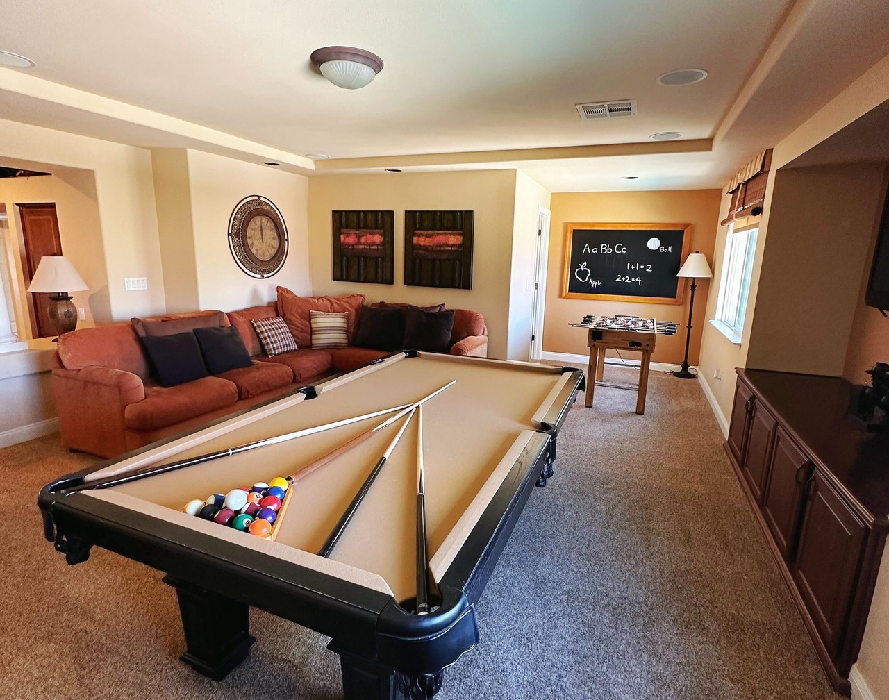 5BD/4BA, King bed, private pool, foosball & pool table, and few miles to strip 1