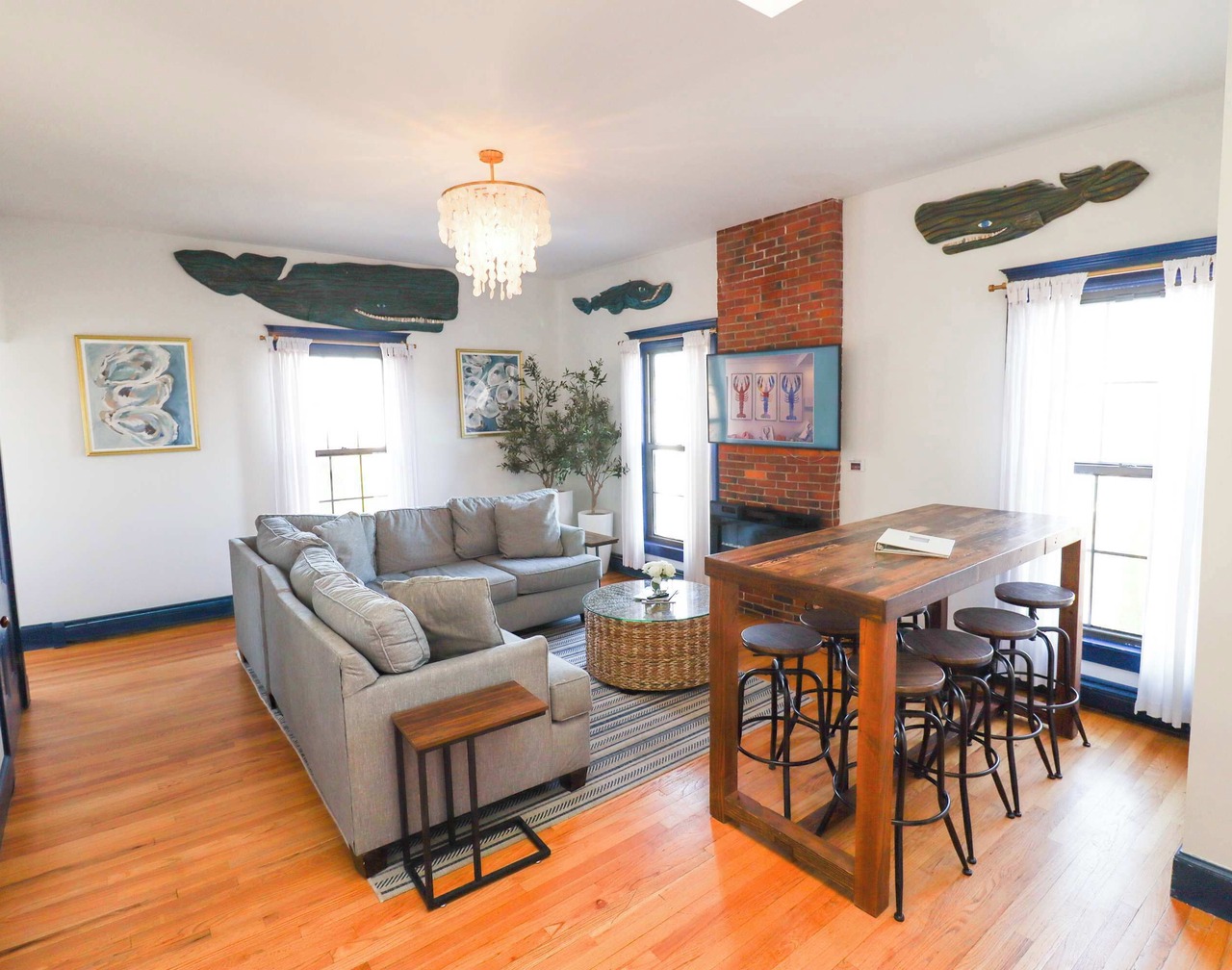 WestEnd Large Penthouse walk to Old Port w/Parking 1