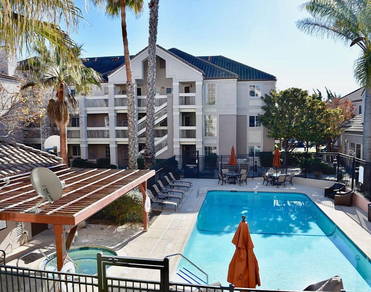 Minutes to San Francisco Zoo! Onsite Parking, Pool, Pet-friendly Property! 1