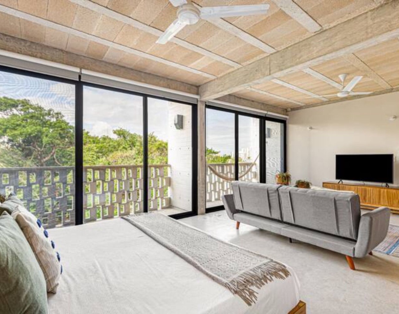 Sophisticated - Large Loft With Pool 1