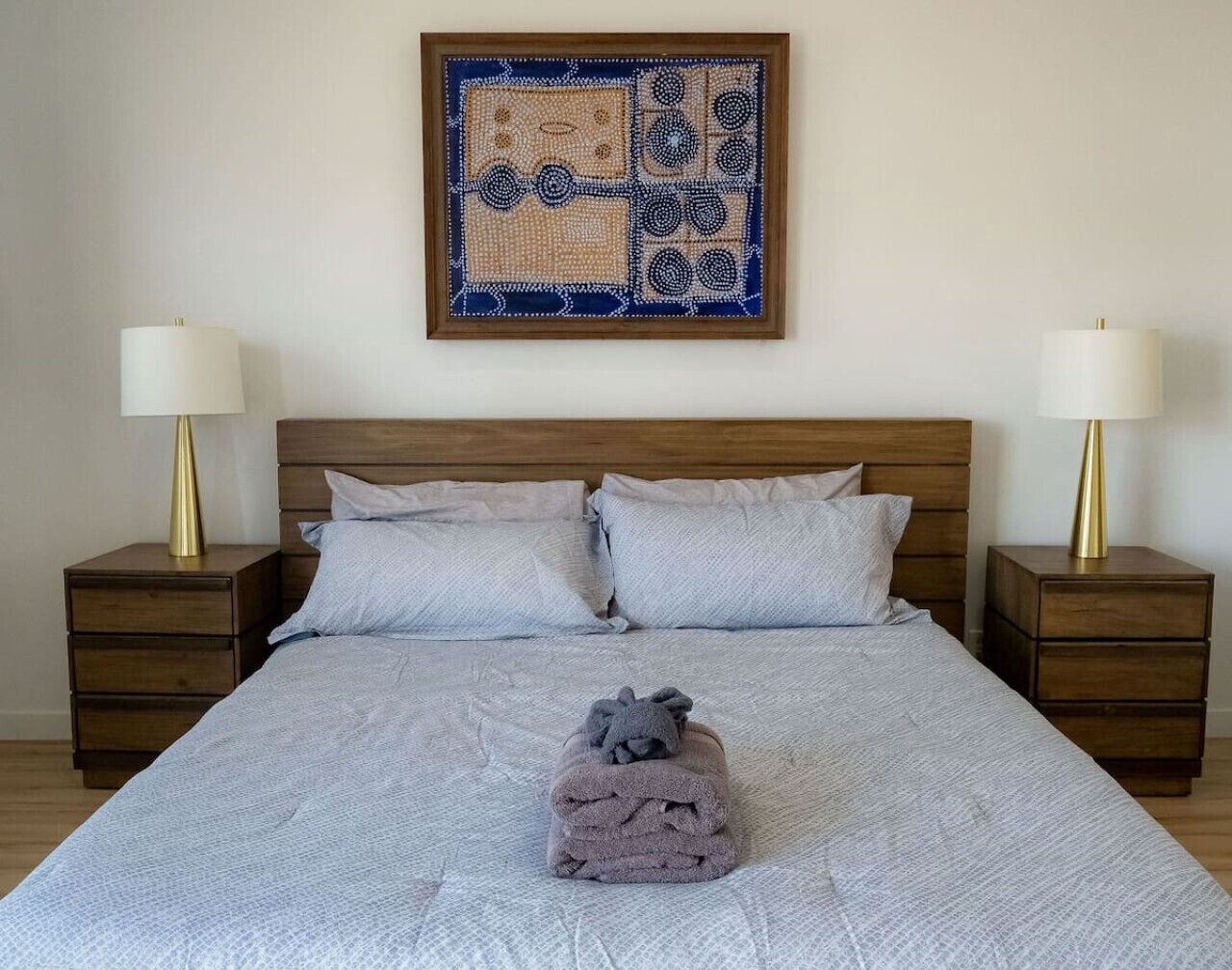 Bright 5 bdroom 3 bath w/Rooftop Deck by the Beach 1