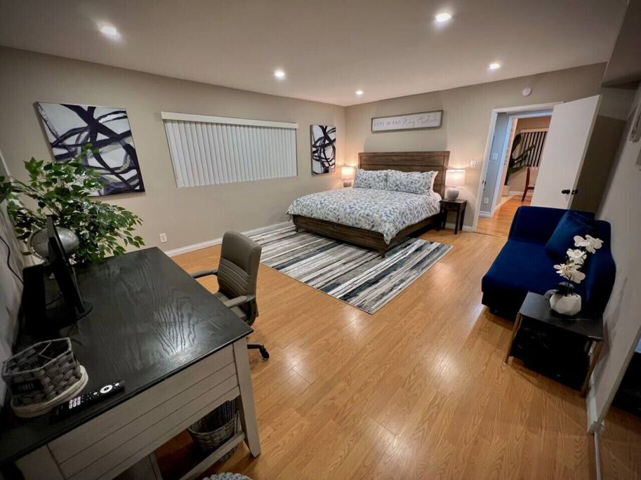Tranquil 2 Beds/2 Baths in the Heart of Montrose! 1