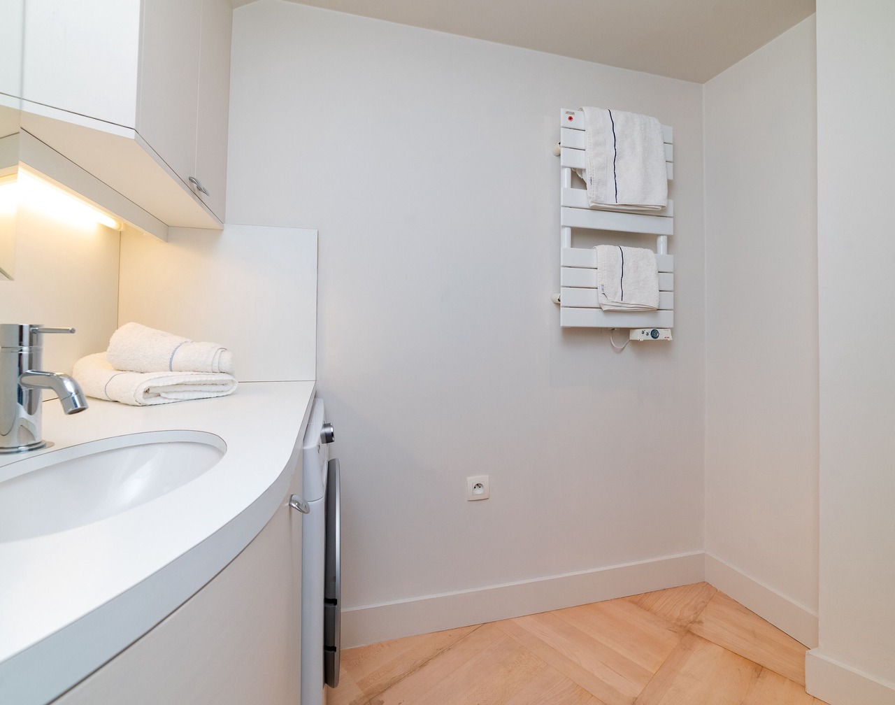 Between Saint Germain & Eiffel Tower high ceiling renovated AC 3 bedroom! 1