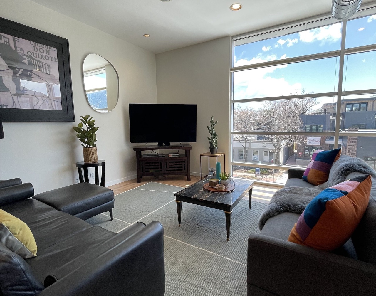 2-Bdrm 2-Bath Luxury Loft on Pearl St & 20th w/Flatirons Views 1