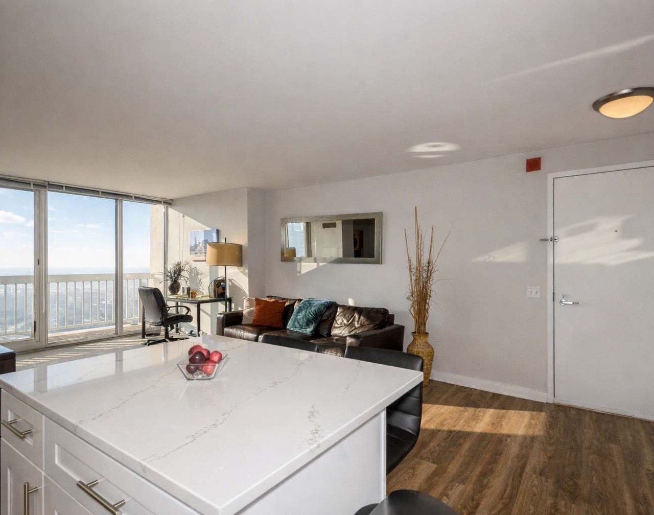 50th Floor Mag Mile Views, Balcony, Pool, Gym 1