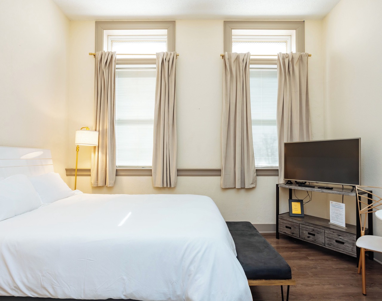 Historic Luxe Studio Westport District 1