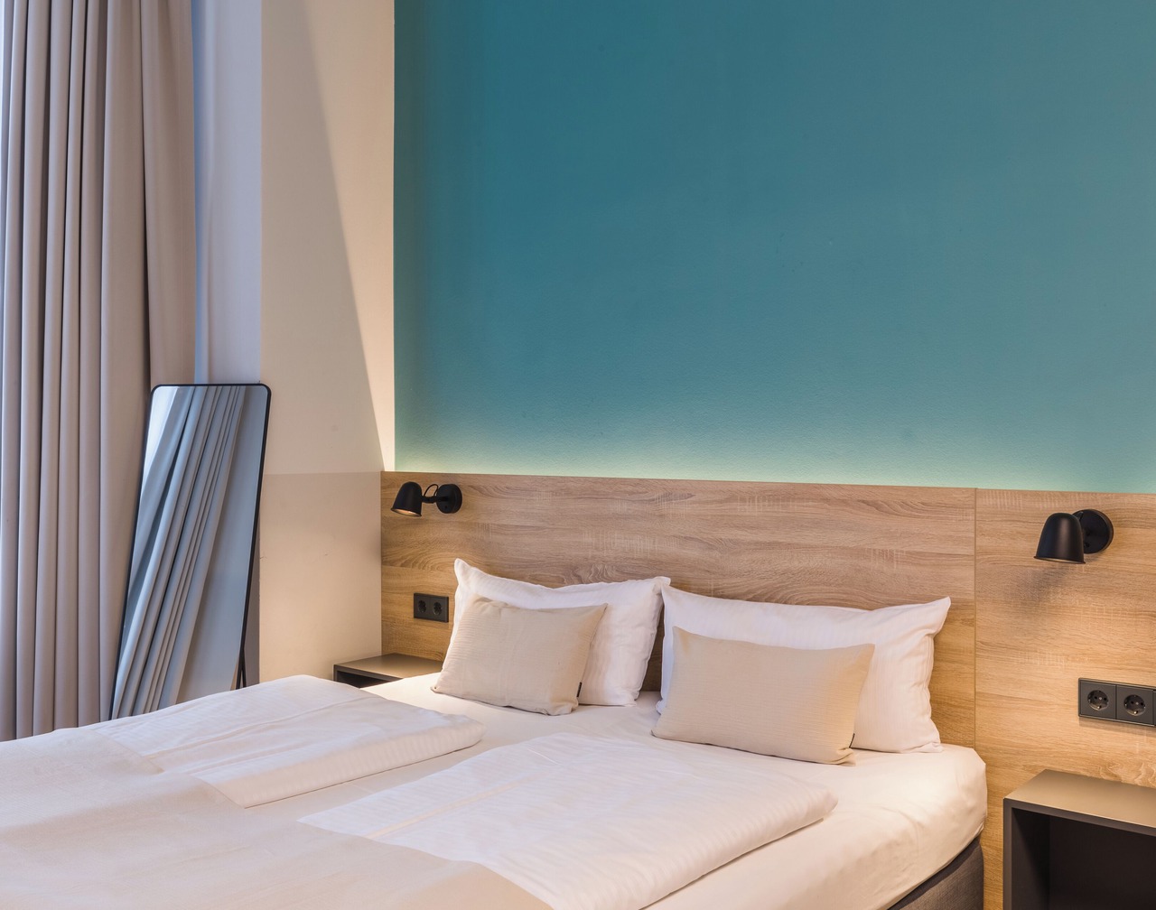 Newly designed 4 room apartment with balcony and modern equipment with 160 m² 1