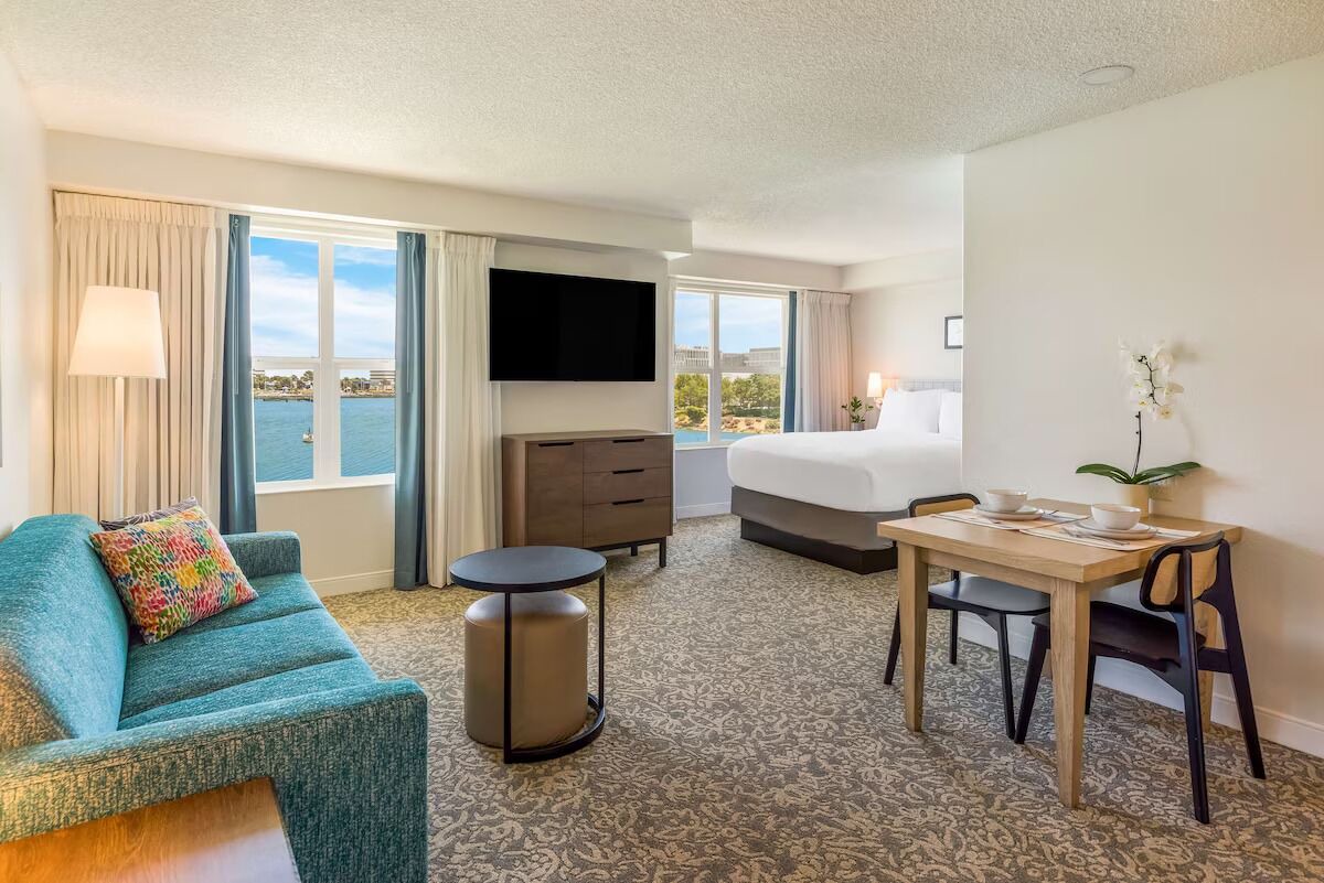 Explore the City! Studio Suite w/Free Breakfast, Free Shuttle, Full Kitchen! 1